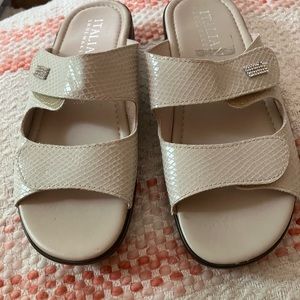 Italian Shoemakers NWOT sandal, size 7 1/2,